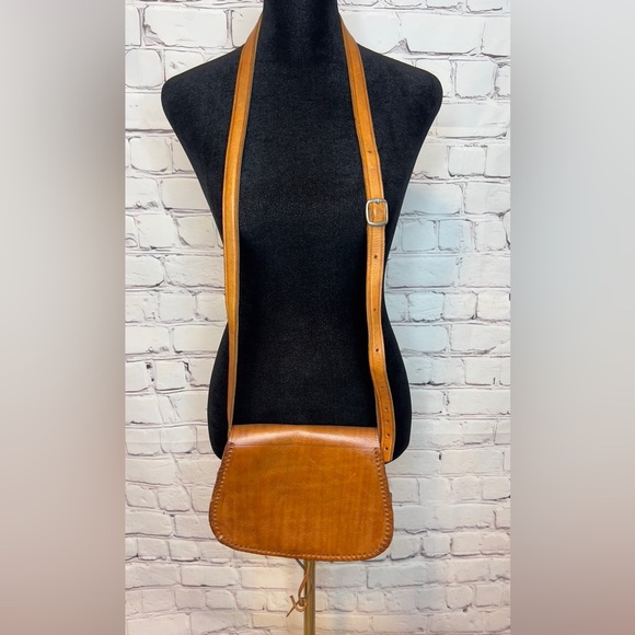 VINTAGE HANDCRAFTED PERFORATED LEATHER CROSSBODY SHOULDER SADDLE BAG WESTERN - Picture 4 of 12